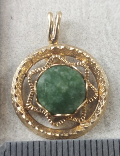 Ancien pendentif, pierre verte, en plaqué or, 14KGF ^