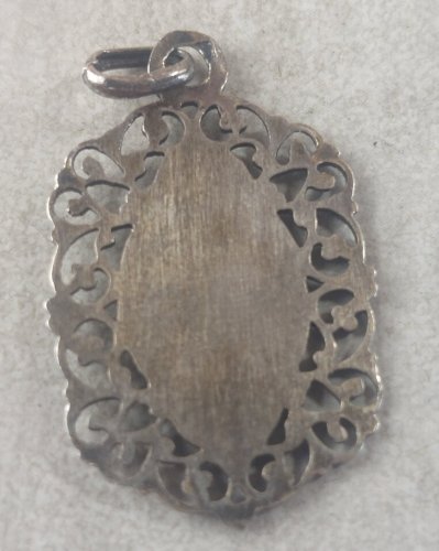 Ancien pendentif religieux / médaillon, décor calice, communion, en argent