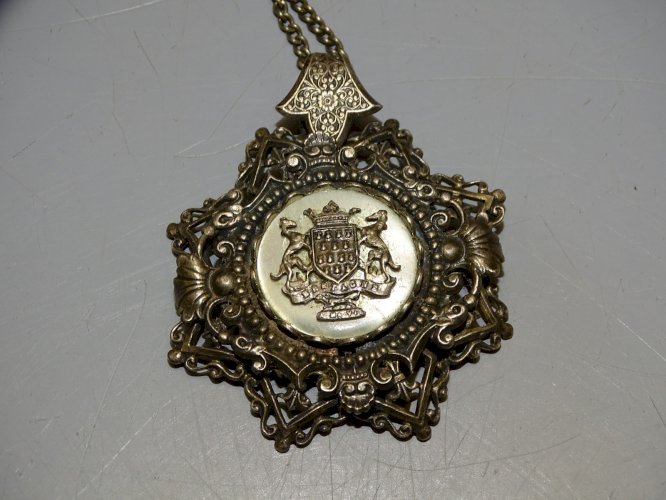 -ANCIEN PENDENTIF SOUVENIR DE BRETAGNE A MA VIE BLASON & CHAINE ARGENT Crabe  D
