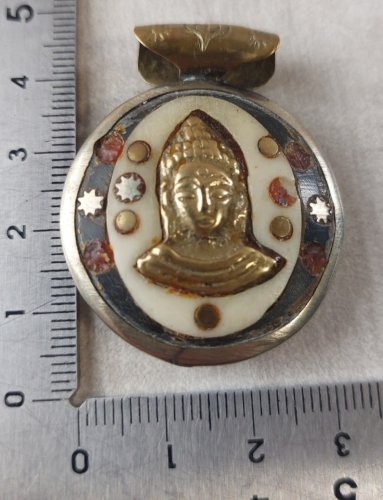 Ancien pendentif tibétain double face, décor Bouddha + Yin et Yang ^