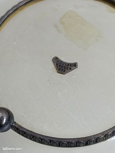 Ancien petit baguier onyx? Signé Fudulakis greece avec contour argent 835 en bon etat