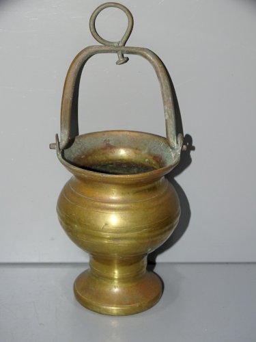 -ANCIEN PETIT BENITIER BRONZE ou LAITON SEAU A EAU BENITE COLLECTION RELIGION D