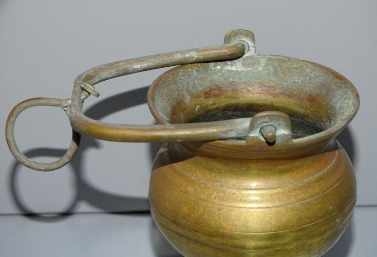 -ANCIEN PETIT BENITIER BRONZE ou LAITON SEAU A EAU BENITE COLLECTION RELIGION D