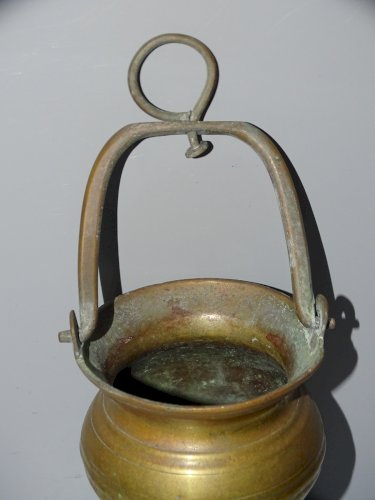 -ANCIEN PETIT BENITIER BRONZE ou LAITON SEAU A EAU BENITE COLLECTION RELIGION D