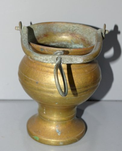 -ANCIEN PETIT BENITIER BRONZE ou LAITON SEAU A EAU BENITE COLLECTION RELIGION D