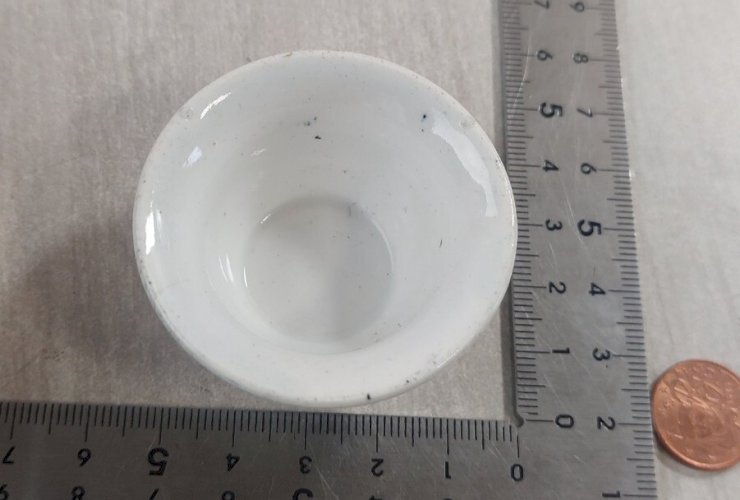 Ancien petit bol miniature / saladier de dinette, en céramique, à identifier
