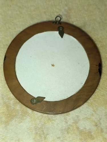 ancien petit cadre  en bois avec photo ancienne en bon etat