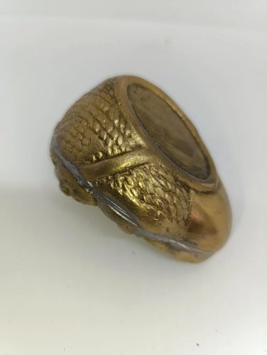 ancien petit cendrier en bronze ou laiton à decor de personnage antique? en bon etat