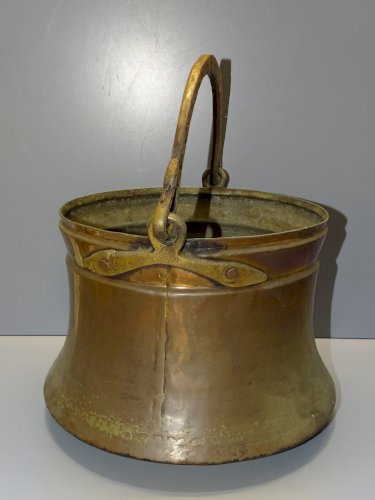 -ANCIEN PETIT CHAUDRON CUIVRE ANSE LAITON Gravé BOUTS TETES SERPENTS CHEMINEE  D