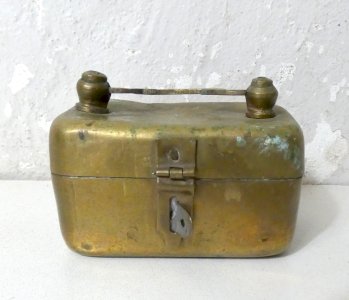ancien petit coffret en laiton vintage