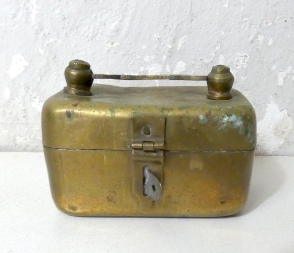 ancien petit coffret en laiton vintage