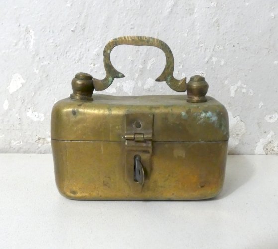 ancien petit coffret en laiton vintage