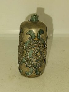 ancien petit flacon chinois en metal à decor de dragon en bon etat general