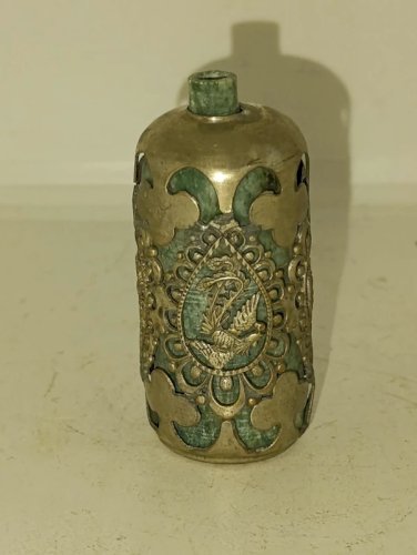 ancien petit flacon chinois en metal à decor de dragon en bon etat general