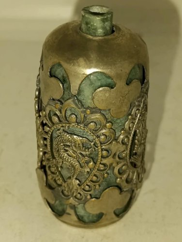 ancien petit flacon chinois en metal à decor de dragon en bon etat general