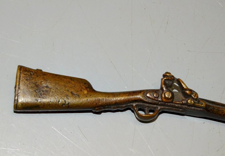 -ANCIEN PETIT FUSIL BRONZE XIXe MINIATURE POUR déco  HORLOGE STATUE  D