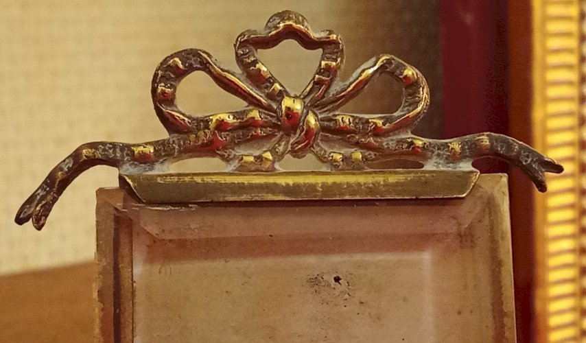 Ancien  Petit Mini Cadre Photo à Poser  Décor Noeud Style Louis XVI Laiton Verre
