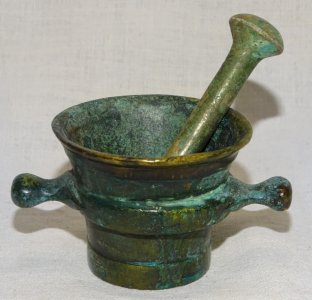 - ANCIENT BRONZE MORTAR & ITS PESTLE DISPLAY OBJECT DECOR COLLECTION D