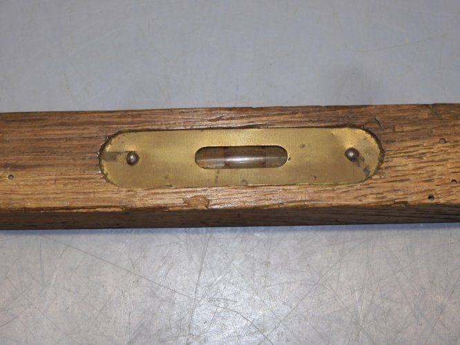 - ANCIEN PETIT NIVEAU BOIS  et LAITON COLLECTION OUTIL ANCIEN déco   D
