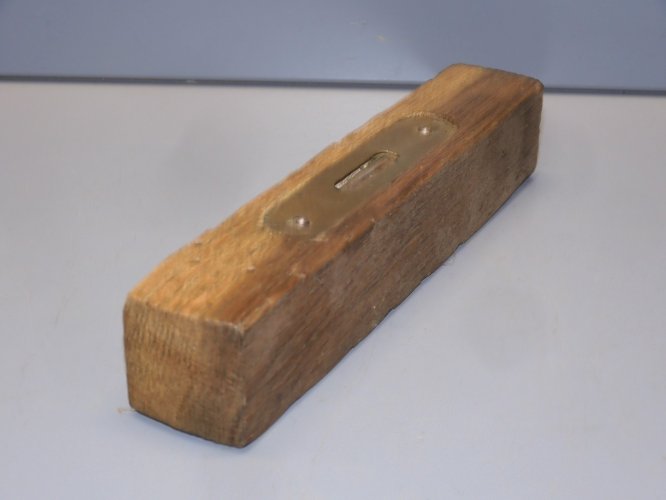 - ANCIEN PETIT NIVEAU BOIS  et LAITON COLLECTION OUTIL ANCIEN déco   D