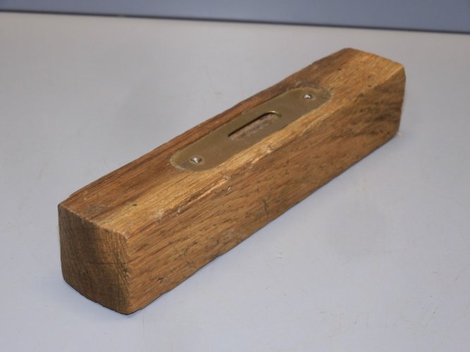 - ANCIEN PETIT NIVEAU BOIS  et LAITON COLLECTION OUTIL ANCIEN déco   D