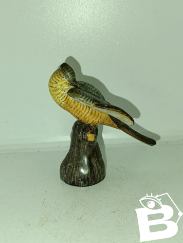 ancien petit oiseau en porcelaine en bon etat