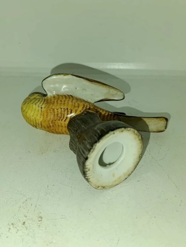 ancien petit oiseau en porcelaine en bon etat
