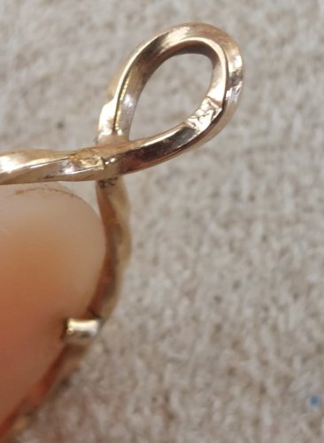 Ancien petit pendentif camée, en plaqué or