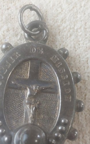 Ancien petit pendentif religieux, Souvenir de mission, en argent