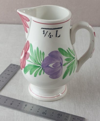 Ancien petit pichet / cruche, décor fleurs, en céramique de Digoin Sarreguemines ^