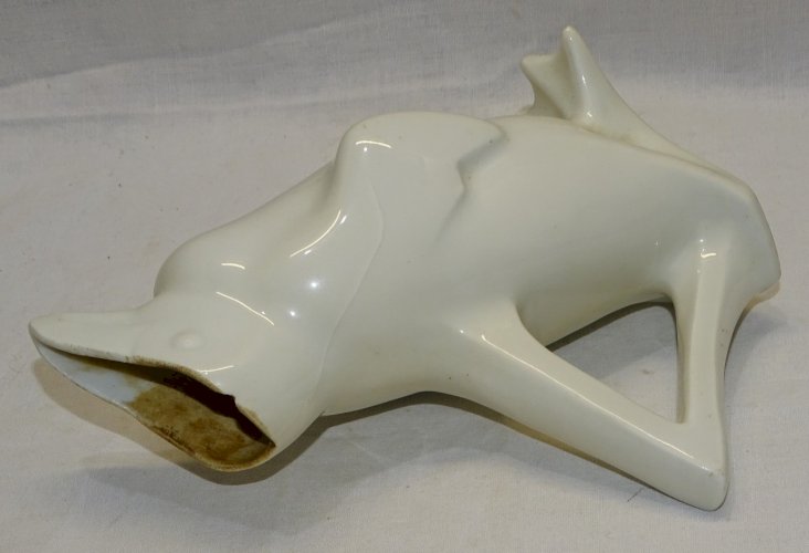-ANCIEN PETIT PICHET ZOOMORPHE SANDOZ  PINGOUIN BLANC MANQUE CHAPEAU VITRINE   D
