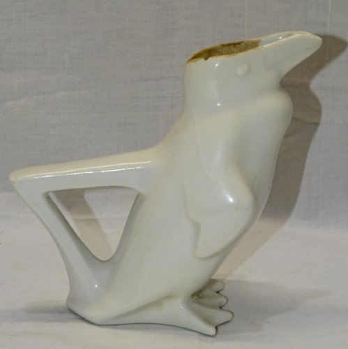 -ANCIEN PETIT PICHET ZOOMORPHE SANDOZ  PINGOUIN BLANC MANQUE CHAPEAU VITRINE   D