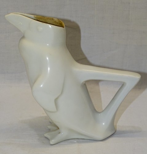-ANCIEN PETIT PICHET ZOOMORPHE SANDOZ  PINGOUIN BLANC MANQUE CHAPEAU VITRINE   D
