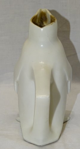 -ANCIEN PETIT PICHET ZOOMORPHE SANDOZ  PINGOUIN BLANC MANQUE CHAPEAU VITRINE   D