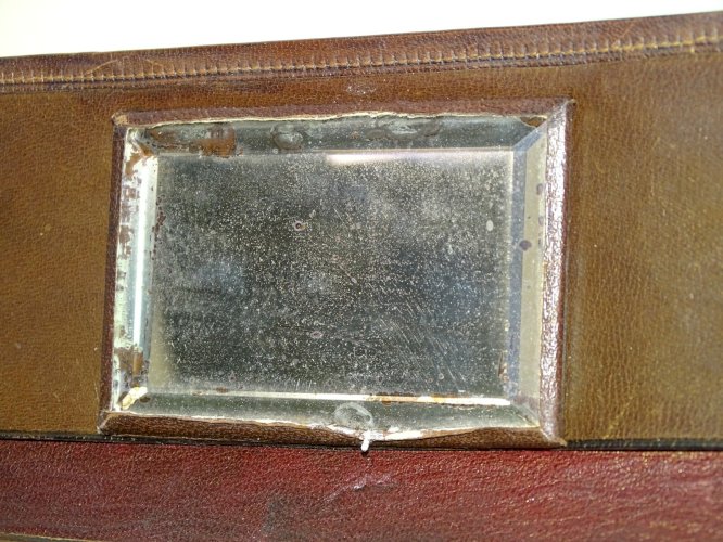 -ANCIEN PETIT PORTE MONNAIE CUIR Gaufré décor Ailes miroir intérieur collection