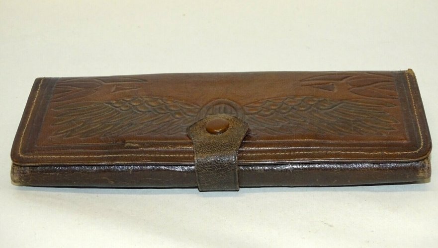 -ANCIEN PETIT PORTE MONNAIE CUIR Gaufré décor Ailes miroir intérieur collection