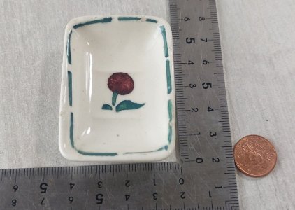 Old miniature soap dish, in ceramic, to be identified.