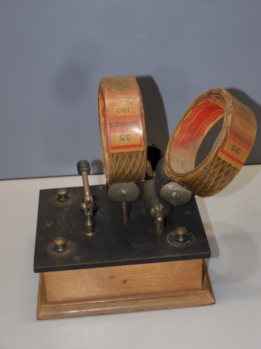 -ANCIEN PETIT POSTE A GALENE JACKSON COLLECTION JUS de GRENIER VITRINE   D