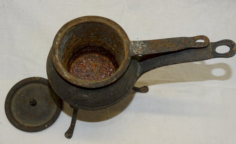 -ANCIEN PETIT POT A COLLE BAIN MARIE MENUISIER EBENISTE OUTIL ANCIEN      D
