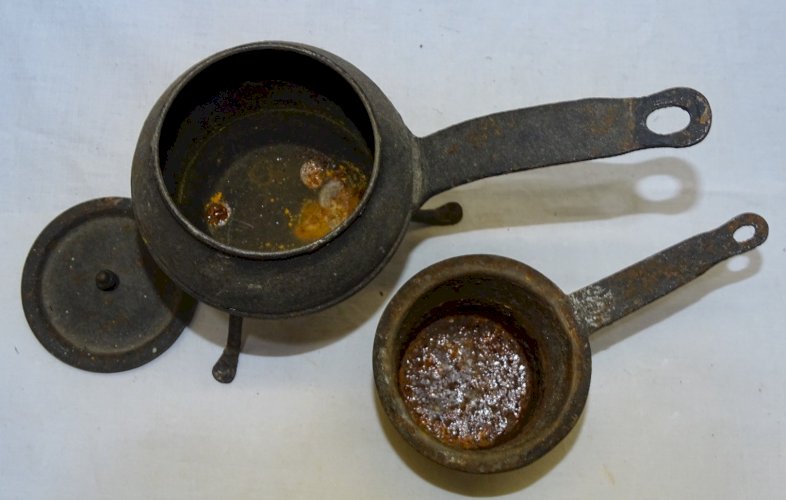 -ANCIEN PETIT POT A COLLE BAIN MARIE MENUISIER EBENISTE OUTIL ANCIEN      D
