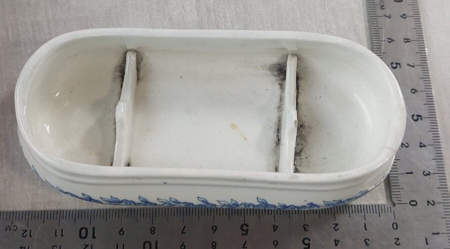 Ancien petit pot à savon / porte savon miniature, en céramique, à identifier