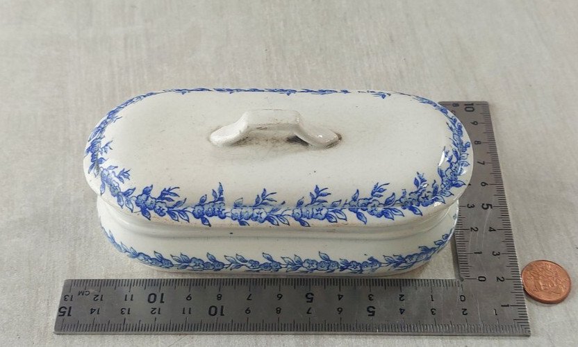 Ancien petit pot à savon / porte savon miniature, en céramique, à identifier