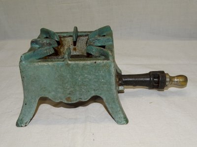 - ANCIENT SMALL ENAMELED CAST IRON STOVE GREEN COLOR BARN JUICE COLLECTION D