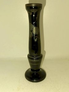 ancien petit vase en opaline noir à decor floral en bon etat