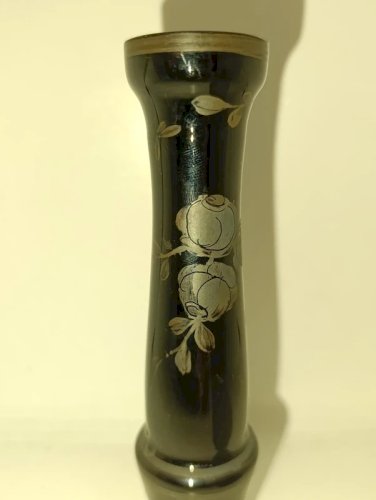 ancien petit vase en opaline noir à decor floral en bon etat