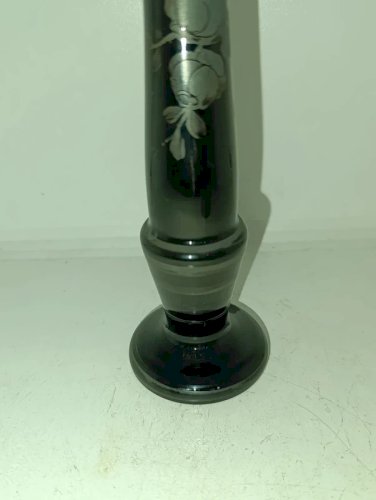 ancien petit vase en opaline noir à decor floral en bon etat