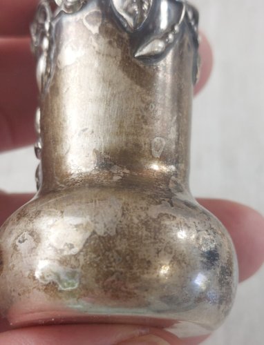 Ancien petit vase miniature, en argent
