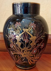 Ancien Petit Vase Noir Décor Floral Émaillé Doré Antique Black Vase Gold Decor