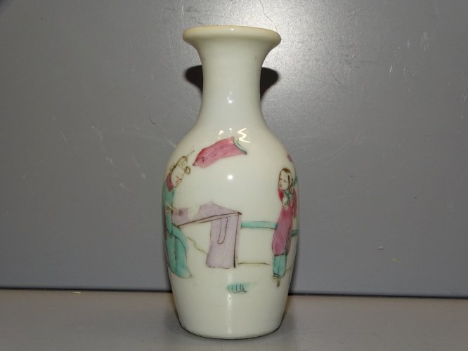-ANCIEN PETIT VASE PORCELAINE de CHINE FAMILLE ROSE XIXe?