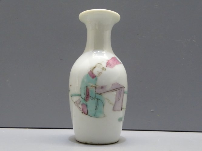 -ANCIEN PETIT VASE PORCELAINE de CHINE FAMILLE ROSE XIXe?